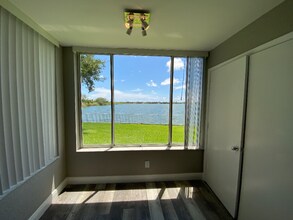 2831 N Oakland Forest Dr in Oakland Park, FL - Building Photo - Building Photo