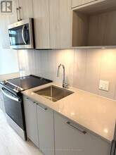 500 Plains Rd E in Burlington, ON - Building Photo - Building Photo