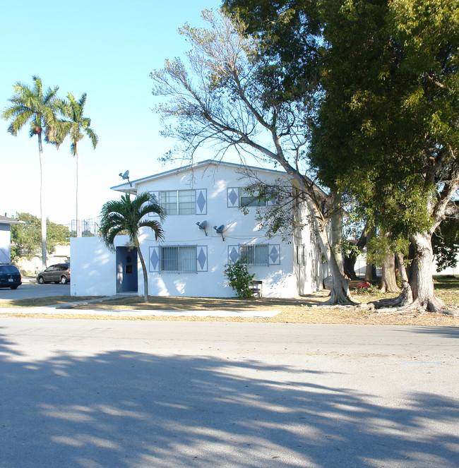 125 NE 9th St in Homestead, FL - Foto de edificio - Building Photo