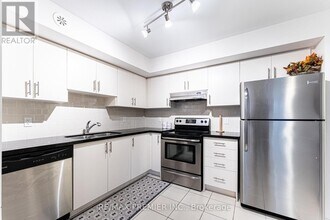 26 Bruce St in Vaughan, ON - Building Photo - Building Photo