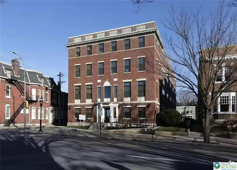 528 N New St in Bethlehem, PA - Building Photo