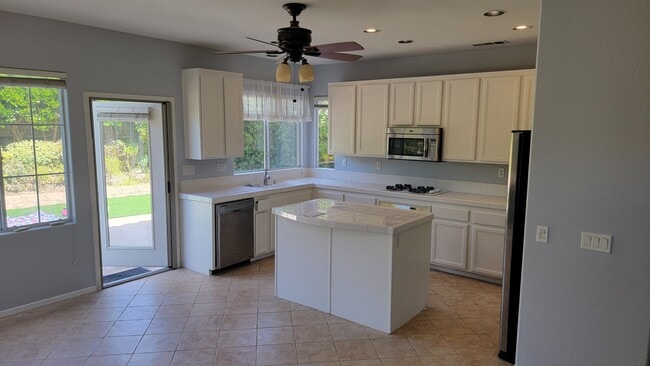 1750 Nolina Ct in Carlsbad, CA - Building Photo - Building Photo