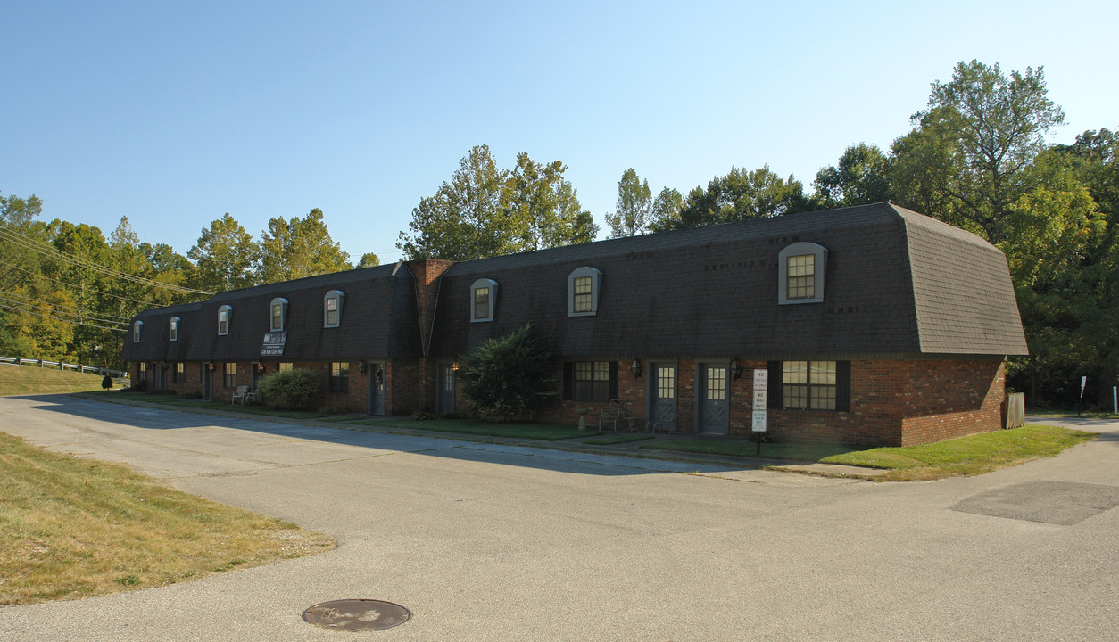 1548 Diederich Blvd in Russell, KY - Building Photo