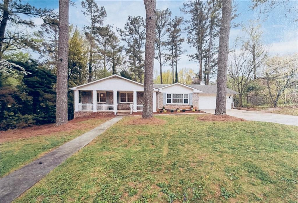 2000 Hill Rd in Marietta, GA - Foto de edificio