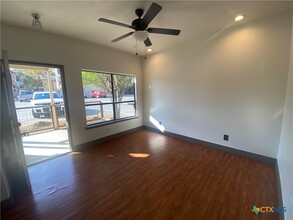 421 W San Antonio St in San Marcos, TX - Building Photo - Building Photo