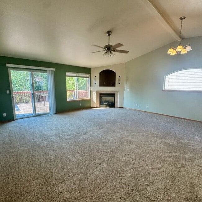 property at 2124 W Canfield Ave
