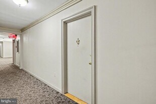 3000 Spout Run Pkwy in Arlington, VA - Building Photo
