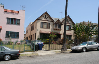 912 S Mariposa Ave in Los Angeles, CA - Building Photo - Building Photo