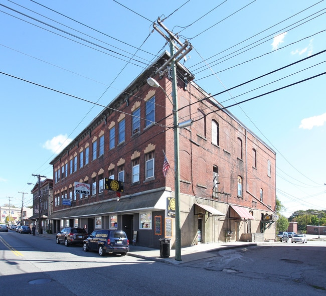37 Main St in Jewett City, CT - Building Photo - Building Photo