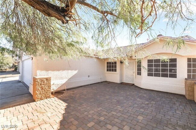 325 Waterwheel Falls Dr in Henderson, NV - Building Photo - Building Photo