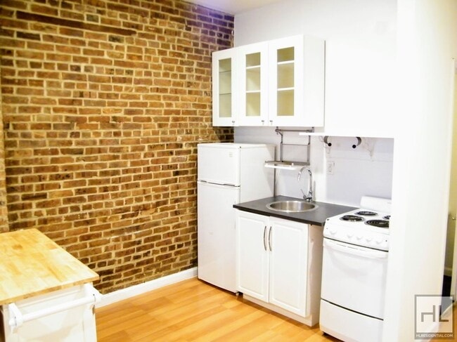 PINEAPPLE STREET in Brooklyn, NY - Building Photo - Building Photo