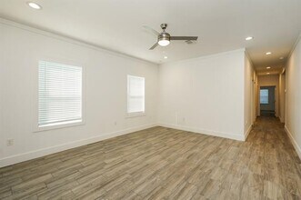 2003 E Overton Rd in Dallas, TX - Foto de edificio - Building Photo