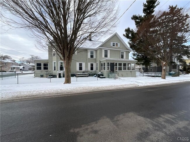 818 Myrtle Ave in Watertown, NY - Building Photo - Building Photo