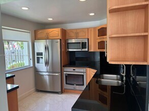 5083 NW 116th Ave in Doral, FL - Building Photo - Building Photo