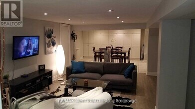 606 Conacher Dr in Toronto, ON - Building Photo - Building Photo