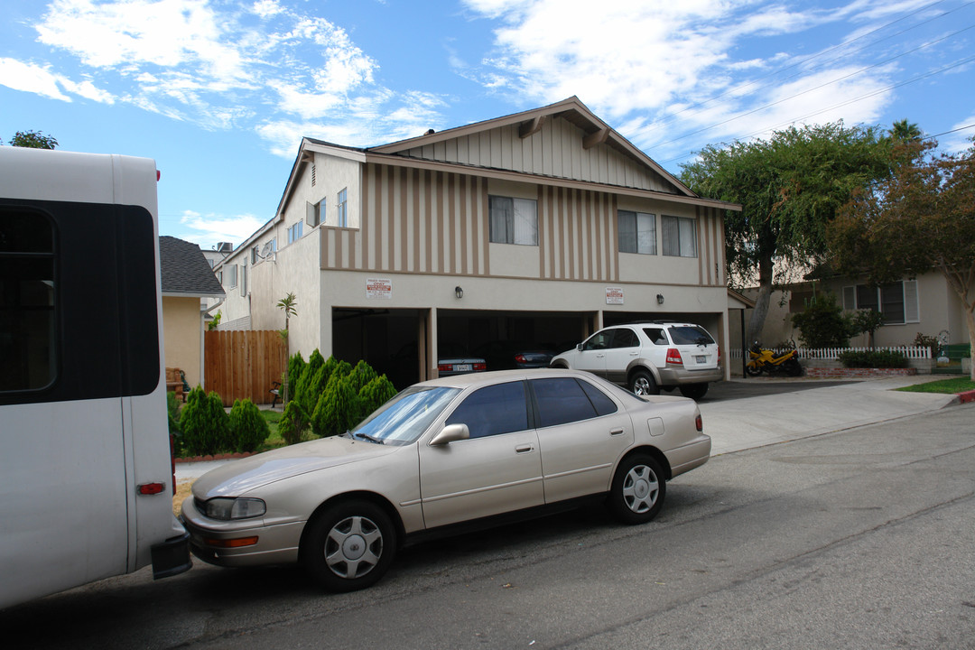 R in Glendale, CA - Foto de edificio