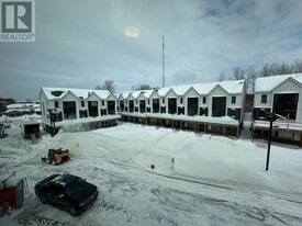 9 Rainwater Ln in Barrie, ON - Building Photo