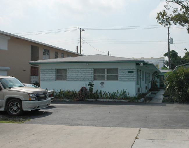 2020 Buchanan St in Hollywood, FL - Building Photo - Building Photo