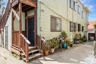 1214 13th Ave in Oakland, CA - Foto de edificio - Building Photo