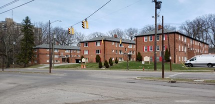 Coventry Park Apartments in East Cleveland, OH - Foto de edificio - Building Photo