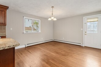 33 Salem St, Unit #1 in Wakefield, MA - Building Photo - Building Photo