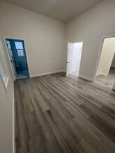 617 W 76th St in Los Angeles, CA - Building Photo - Building Photo