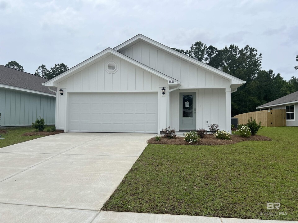 8820 Summer Bay Ln in Foley, AL - Building Photo