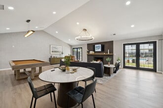 August Oaks in Gallatin, TN - Foto de edificio - Building Photo