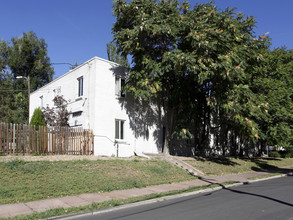 2480 W Caithness Pl in Denver, CO - Building Photo - Building Photo