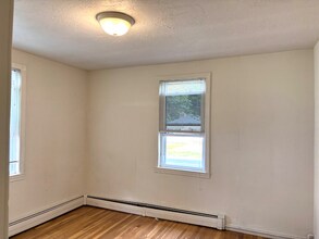 337 Village St in Millis, MA - Building Photo - Building Photo