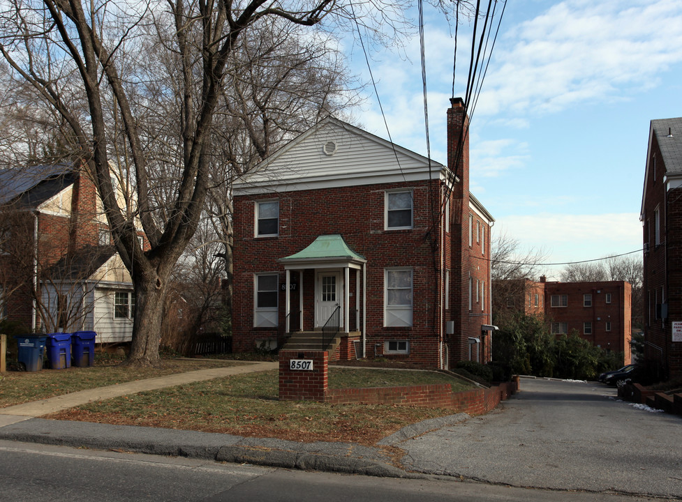 8507 Flower Ave in Takoma Park, MD - Building Photo