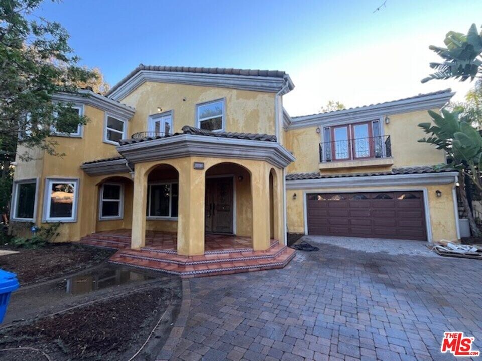 8302 S Sepulveda Blvd in Los Angeles, CA - Building Photo