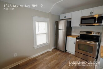 1345 Alpine Ave NW in Grand Rapids, MI - Building Photo - Building Photo