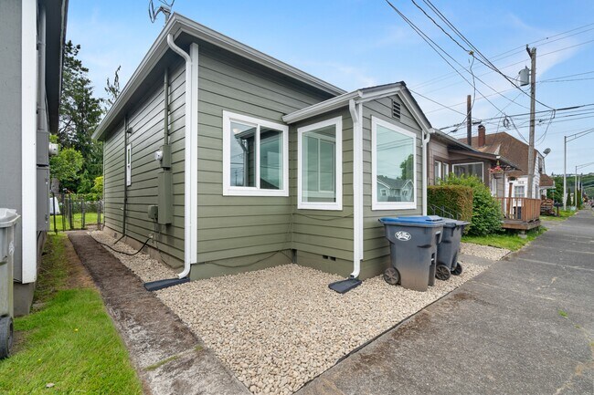 207 N Alder St in Aberdeen, WA - Building Photo - Building Photo