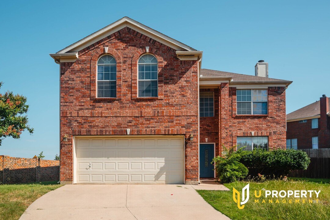 3501 Aldersyde Dr in Fort Worth, TX - Foto de edificio