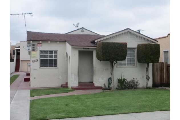 8137 Beechwood Ave in South Gate, CA - Building Photo