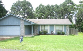 109 Franklin St in New Llano, LA - Building Photo