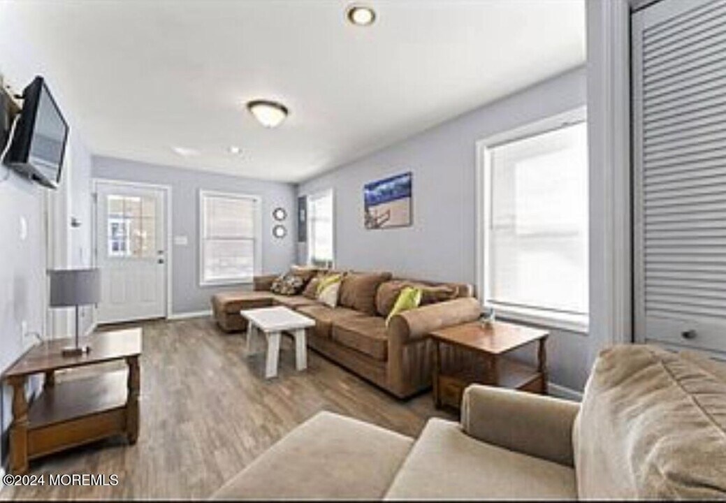 191 3rd Ave in Manasquan, NJ - Building Photo