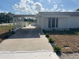 4806 Esplanade St in Bonita Springs, FL - Building Photo