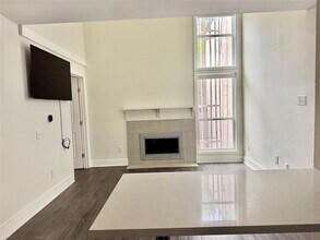 935 La Posada Dr, Unit 252 in Austin, TX - Building Photo - Building Photo