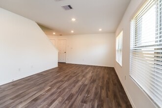 32722 Orchard Haze Dr in Brookshire, TX - Foto de edificio - Building Photo