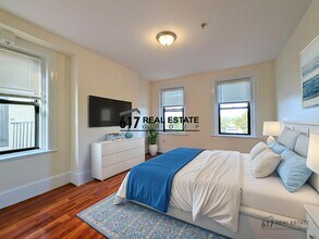 881 Mass Ave. Unit 34 in Cambridge, MA - Foto de edificio - Building Photo