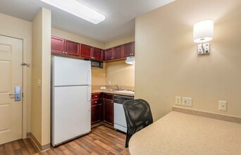 Furnished Studio - Hillsboro in Hillsboro, OR - Foto de edificio - Building Photo