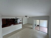 8801 NW 109th Ct in Doral, FL - Foto de edificio - Building Photo