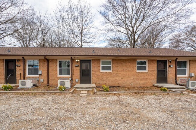 745 Arbor St NE in Concord, NC - Foto de edificio - Building Photo