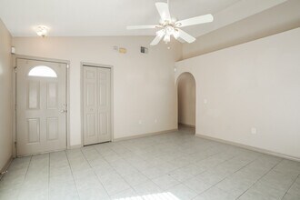 5577 Oak Crossing Ct in Jacksonville, FL - Building Photo - Building Photo