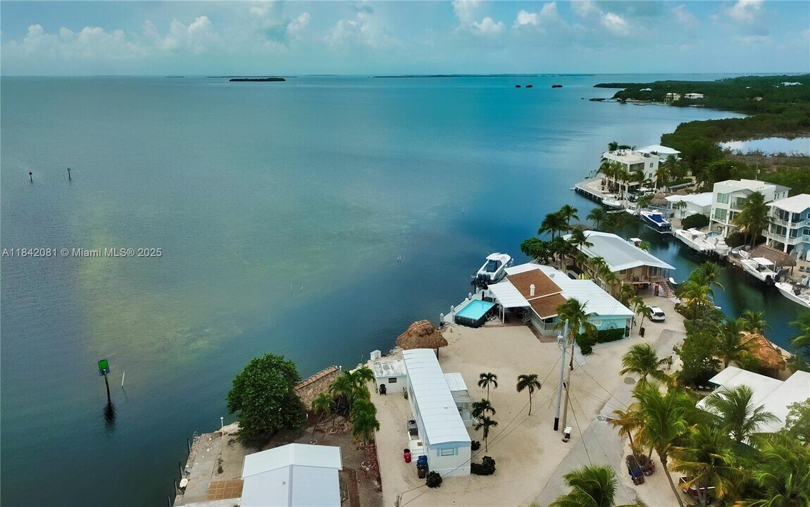 135 Hilson Ct in Tavernier, FL - Building Photo