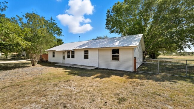 200 Valley Acres Dr in New Braunfels, TX - Building Photo - Building Photo