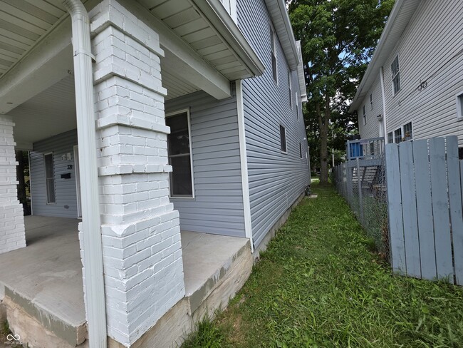 327 N Sherman Dr in Indianapolis, IN - Building Photo - Building Photo
