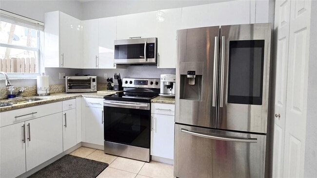 5109 SW 141st Ave in Miramar, FL - Building Photo - Building Photo